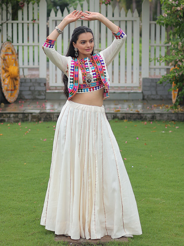 Off-White Koti Pattern Kutchi Gamthi Work Blouse With Lehenga