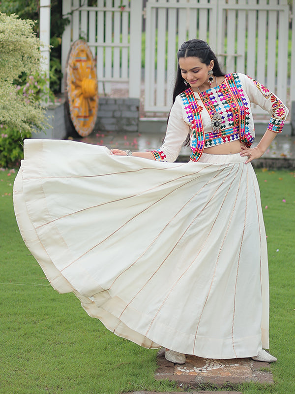 Off-White Koti Pattern Kutchi Gamthi Work Blouse With Lehenga