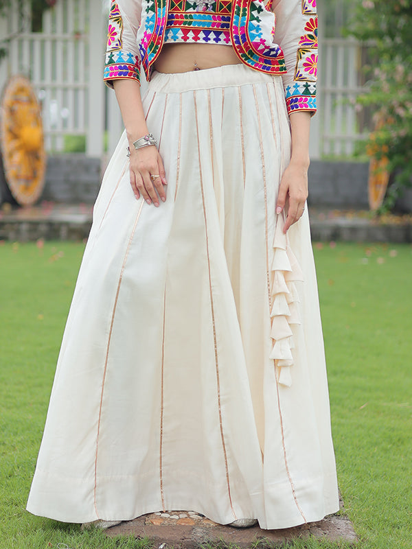 Off-White Koti Pattern Kutchi Gamthi Work Blouse With Lehenga