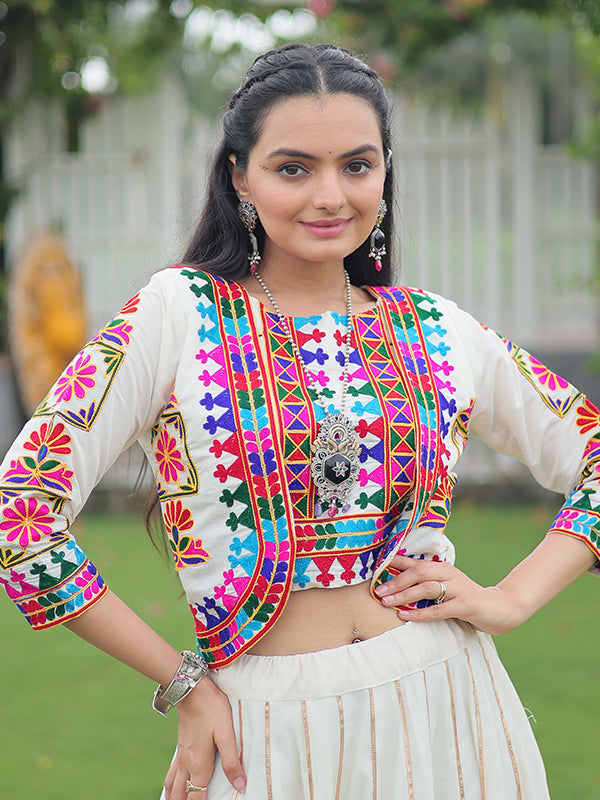 Off-White Koti Pattern Kutchi Gamthi Work Blouse With Lehenga